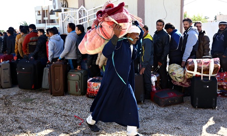 Egyptians queue up with their belongings