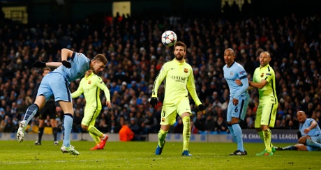 Edin Dzeko misses a chance to score.