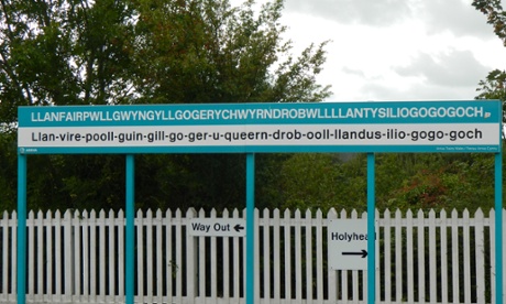 Train station sign reading Llanfairpwllgwyngyllgogerychwyrndrobwllllantysiliogogogoch Can you pronounce it?