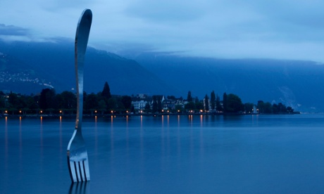 A giant fork sculpture