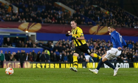 Kevin Mirallas nets the third after being put through by Darren Gibson.