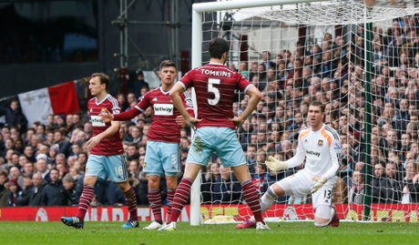 Mark Noble, Aaron Creswell, James Tomkins and Adrian looks exasperated after that goal.