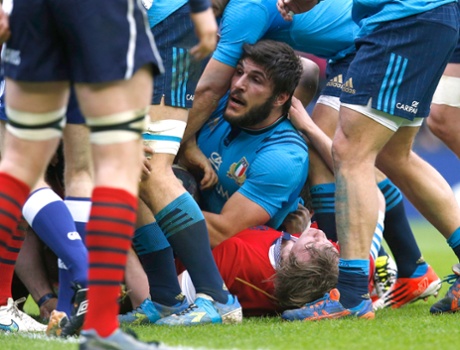 Italy's Giovanbattista Venditti scores at Murrayfield.