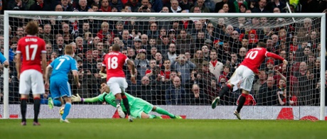 Wayne Rooney slots home the penalty.