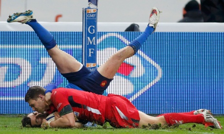 Dan Biggar scores the opening try at the Stade de France.