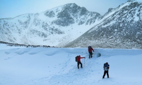 Tim and colleagues head back after a night in the snow hole.