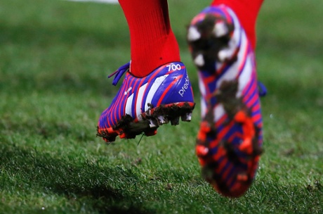 Steven Gerrard wears a specially-designed boot with the number 700 to match his number of games played for Liverpool.