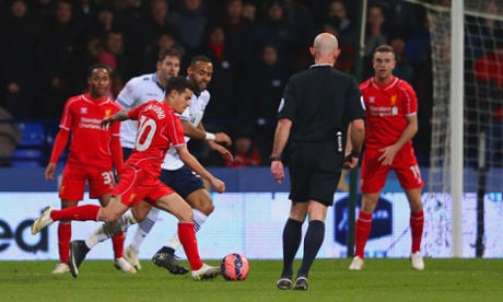 Philippe Coutinho scores.