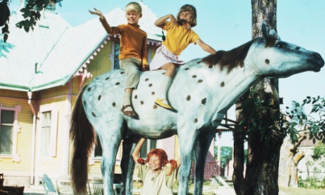 Pippi lifts her horse with Annika and Tommy on it