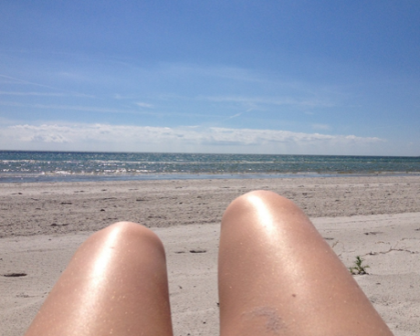 hot dogs or legs? image from tumblr