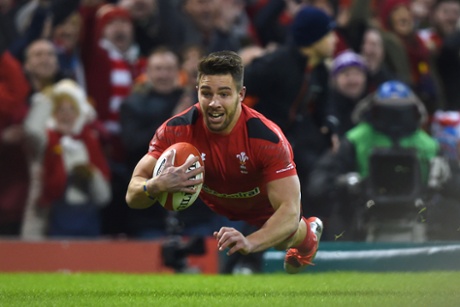 Rhys Webb dives in to score.