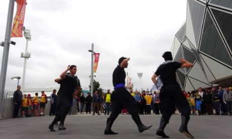 Dancing Kuwaiti fans