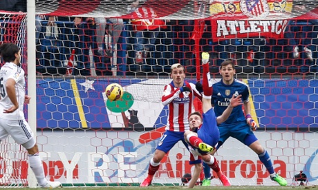 After 18 minutes Siqueira goes on a marauding run into the box and hits the byline before chipping a cross to the front post, and the newly introduced Saul Niguez sends the ball home with a sensational bicycle kick!