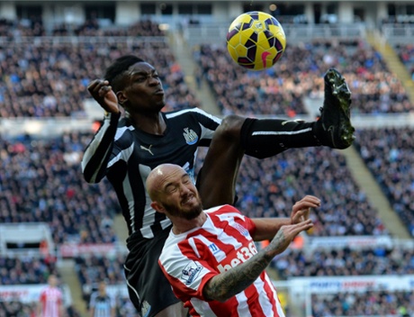 Sammy Ameobi challenges Stephen Ireland.