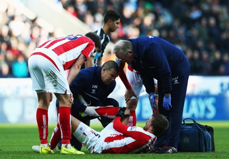 Marc Muniesa is given treatment.