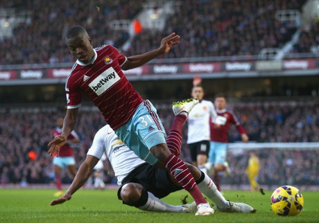 Luis Antonio Valencia tackles Enner Valencia.