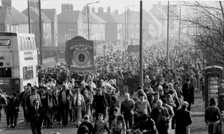 Approaching the pit gates at Markham Maine in Armthorpe near Doncaster. “After 12 months out, we ceremonially marched back to work, though personally I didn’t as we hadn’t won and didn’t think it appropriate. Just bitterness I suppose” 