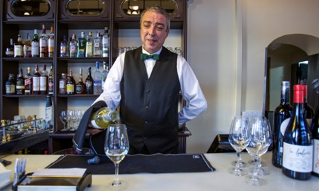 Rafael, behind the bar of Entrepanes Díaz, Barcelona