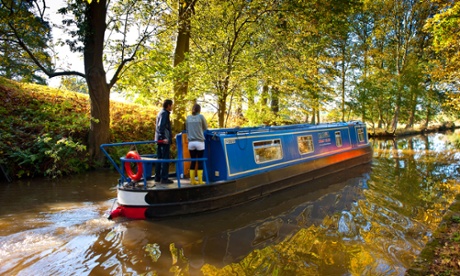Narrowboat on the Llangollen Canal at Ellesmere, Shropshire.