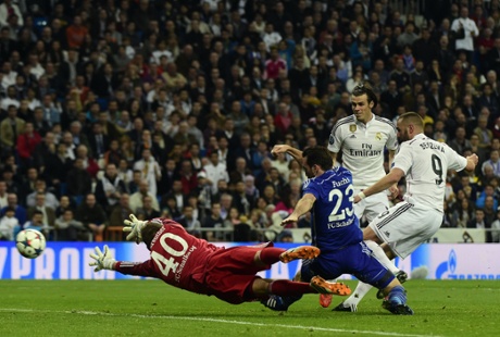 Karim Benzema scoresReal's third.