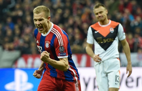 Holger Badstuber celebrates.