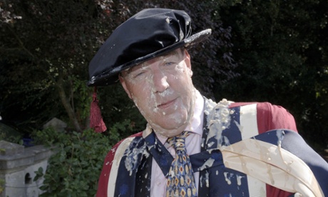 jeremy clarkson custard pie face oxford brookes honorary degree 2005