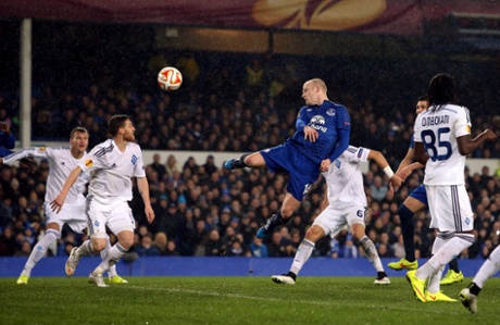 Steven Naismith heads at goal.