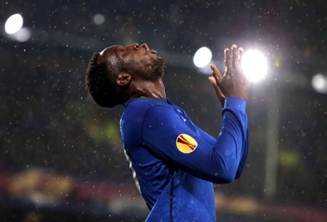 Romelu Lukaku reacts to a missed chance.