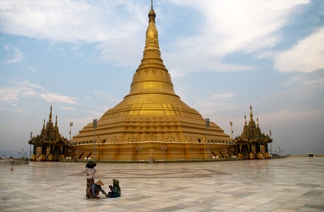 The Uppatasanti (Peace) Pagoda is a replica of the famous Shwedagon pagoda in Rangoon. Unlike the original, it is hollow.