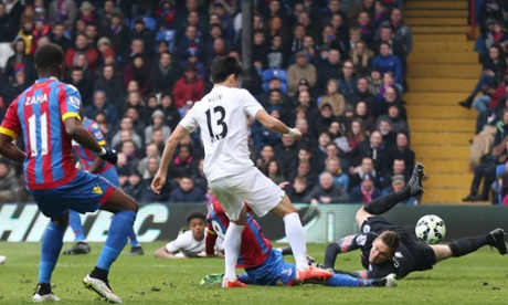 Zaha watches James McArthur score the second goal for Crystal Palace.