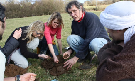 Patrick Whitefield passing on his knowledge to students