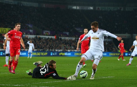 Simon Mignolet saves at the feet of Gylfi Sigurdsson.