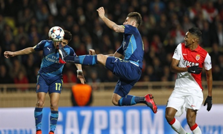 Sanchez and Giroud combine to almost score that all important third goal.