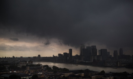 The OECD says there are tailwinds helping global growth but warns low borrowing costs and low inflation mean storm clouds may be gathering.
