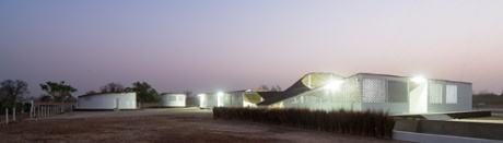 Thread building by Toshiko Mori