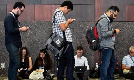 sxsw 2015 people phones laptops