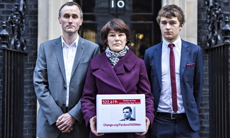 Family of Alan Turing deliver a petition calling for his pardon