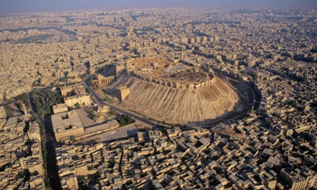 Aerial view of the citadel of Aleppo in 1993.