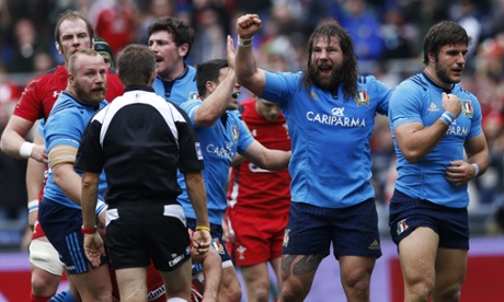 Martin Castrogiovanni celebrates Italy's