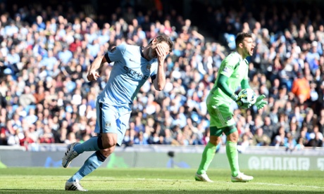 Manchester City's Frank Lampard is embarrassed by another missed chance