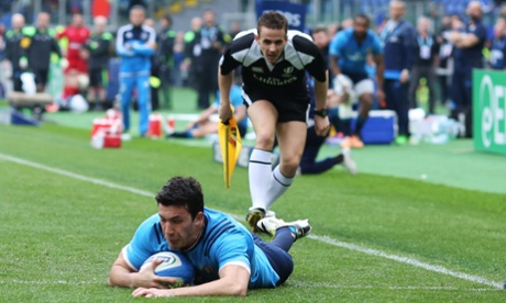 Italy's Leonardo Sarto scores their second try.