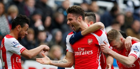 Olivier Giroud celebrates scoring Arsenal's second goal with Francis Coquelin, Calum Chambers and Gabriel Paulista