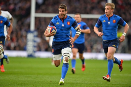 Boum! Sebastien Tillous-Borde puts the burners on to run in his try.