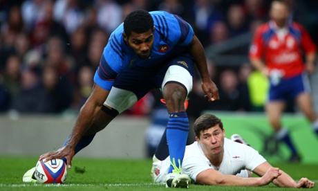 Noa Nakaitaci grounds the ball just shy of the line ...