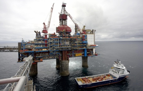 A general view taken on May 15, 2008 shows the Sleipner gas platform, some 250 kms off Norway's coast in the North Sea. With its facility for carbon monoxide capture and storage (CCS) on a large scale, the Sleipner natural gas field, operated by Norwegian gas and oil company StatoilHydro since 1996, pumps about one million tons of carbon monoxide 1,000 meters under the North Sea.