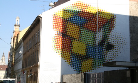 A Rubik’s Cube, the famous puzzle cube that is actually a Hungarian invention, located on Rumbach Sebestyén utca.