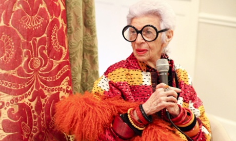  Iris Apfel in conversation. 