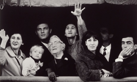 Migrants arriving in Sydney 1966 David Moore (only for review)