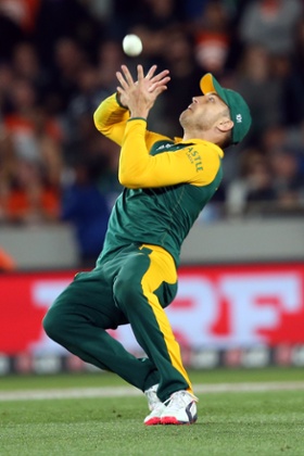 South Africa's Faf du Plessis takes the catch to dismiss New Zealand's Corey Anderson for 58 runs