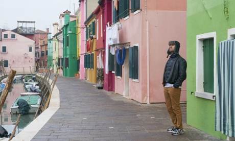 Rupert on the island of Burano, with colourful fishermen's cottages and boats in the background